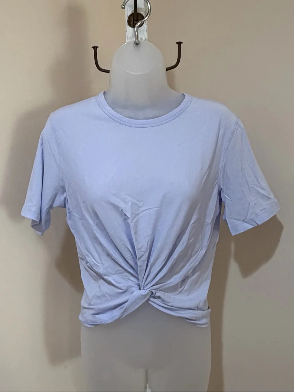NWOT LULULEMON CRESCENT TEE TWIST FRONT WAIST LENGTH TOP PASTEL BLUE  SIZE 4